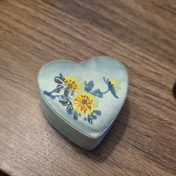 Source Unknown Other - Vintage 80s Satin Covered Heart shaped Trinket Box